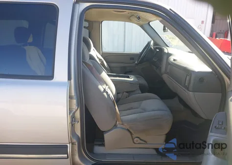2004 Chevrolet Tahoe Ls z USA, uszkodzony, nr VIN 1GNEC13V54R268822